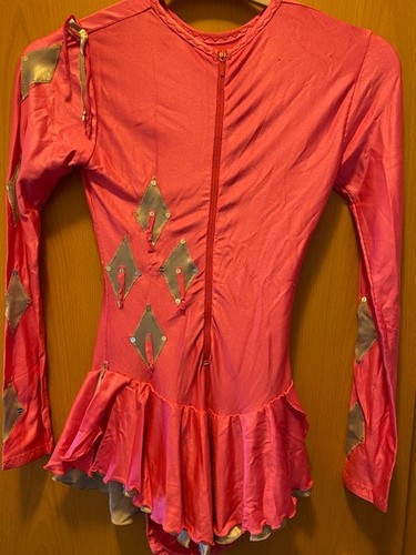 Eiskunstlaufkleid getragen